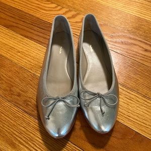 Anthropologie Guilhermina silver ballet flats